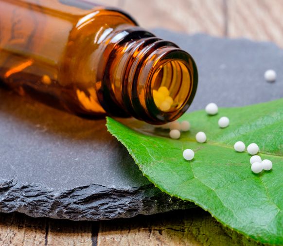Naturopathy-vs-western-herbal-medicine